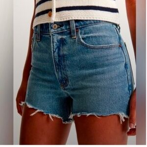 New With Tags Abercrombie and Fitch the 4"  High Rise  Mom Shorts denim size 24